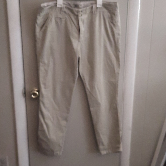Women's khakis - Picture 1 of 3